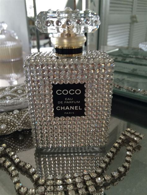 profumo gigante chanel|biggest Chanel perfume bottle.